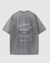 Cargar imagen en el visor de la galería, POLERA ACID WASH GRIS "Jesús la esperanza"