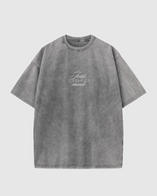 Cargar imagen en el visor de la galería, POLERA ACID WASH GRIS "Jesús la esperanza"