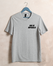 Cargar imagen en el visor de la galería, Polera Unisex "Dios de Imposibles"