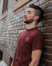 Cargar imagen en el visor de la galería, Polera unisex "Jesús cruz Lateral"