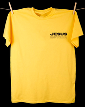 Cargar imagen en el visor de la galería, Polera unisex "Jesús es Vida"