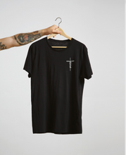 Cargar imagen en el visor de la galería, Polera unisex "Jesús cruz Lateral"