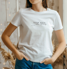Cargar imagen en el visor de la galería, Polera Mujer "Soy hija de Dios"