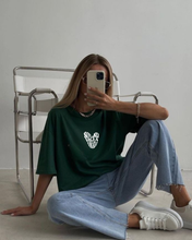 Cargar imagen en el visor de la galería, POLERA &quot; SOY SU HIJA AMADA&quot;
