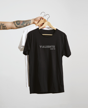 Cargar imagen en el visor de la galería, Polera Unisex &quot;Valiente&quot;.

