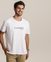 Cargar imagen en el visor de la galería, Polera Unisex &quot;Valiente&quot;.
