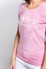 Cargar imagen en el visor de la galería, Polera mujer “Faith - Hope - Love&quot;
