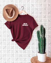 Cargar imagen en el visor de la galería, Polera Unisex &quot;Dios de Imposibles&quot;

